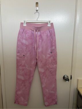 Figs - High Waisted Yola Skinny Scrub Pants - Marbled Rose - Medium Petite